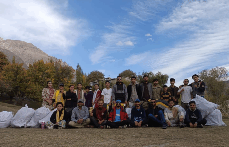 Lire la suite à propos de l’article 17 sacs de matériel arrivent à Hunza