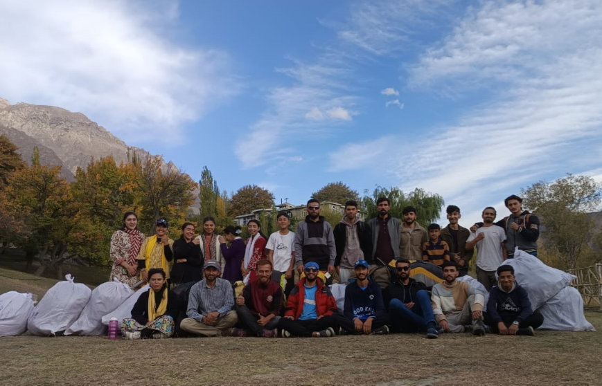 You are currently viewing 17 sacs de matériel arrivent à Hunza